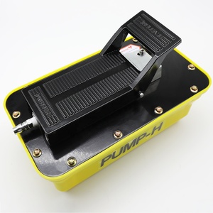 Pompa Idraulica a Pedale Pneumatica 2.3L 10000 PSI per Auto e Altri Veicoli - Product Image 3