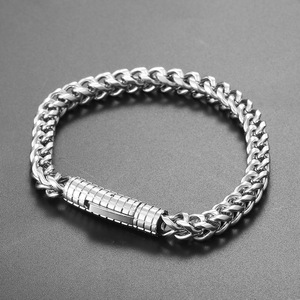 Pulseras de cadena de cable de <span class=keywords><strong>quilla</strong></span> de 6mm de acero inoxidable Hip Hop diseño individualizado para Hombres estilo callejero - Product Image 4