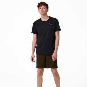 Venta al por mayor de moda Casual camiseta con Logo en la decoración de la <span class=keywords><strong>el</strong></span> pecho delante T camisa para los hombres - Product Image 2