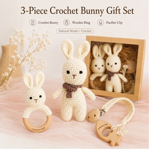 Soporte de chupete de bebé de juguete suave de conejito de ganchillo neutro Unisex con regalo de madera con forma de animal de haya - Product Image 1