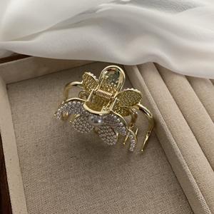 Pinza de Pelo Moderna y Elegante con Perlas y Flores, Accesorio de Decoración para el Cabello de Aleación para Niñas, para Uso Diario - Product Image 5