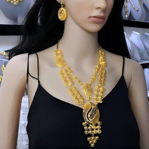 Ensemble boucles d'oreilles longues vintage en alliage plaqué or et collier pour femme, style européen et américain, idéal pour mariage, vente en gros transfrontalière - Product Image 4
