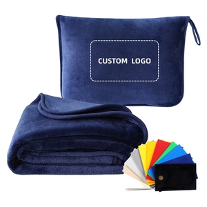 ชุดผ้าห่มเดินทาง 2 in 1 พร้อมโลโก้ส่วนตัว ปรับแต่งสีและขนาดได้ ผ้าฟลานเนลนุ่ม ผ้าฟลีซ ใช้เป็นหมอนและผ้าห่มเดินทาง 2-in-1 สำหรับเครื่องบินและรถยนต์ เพื่อความสบาย - Product Image 1