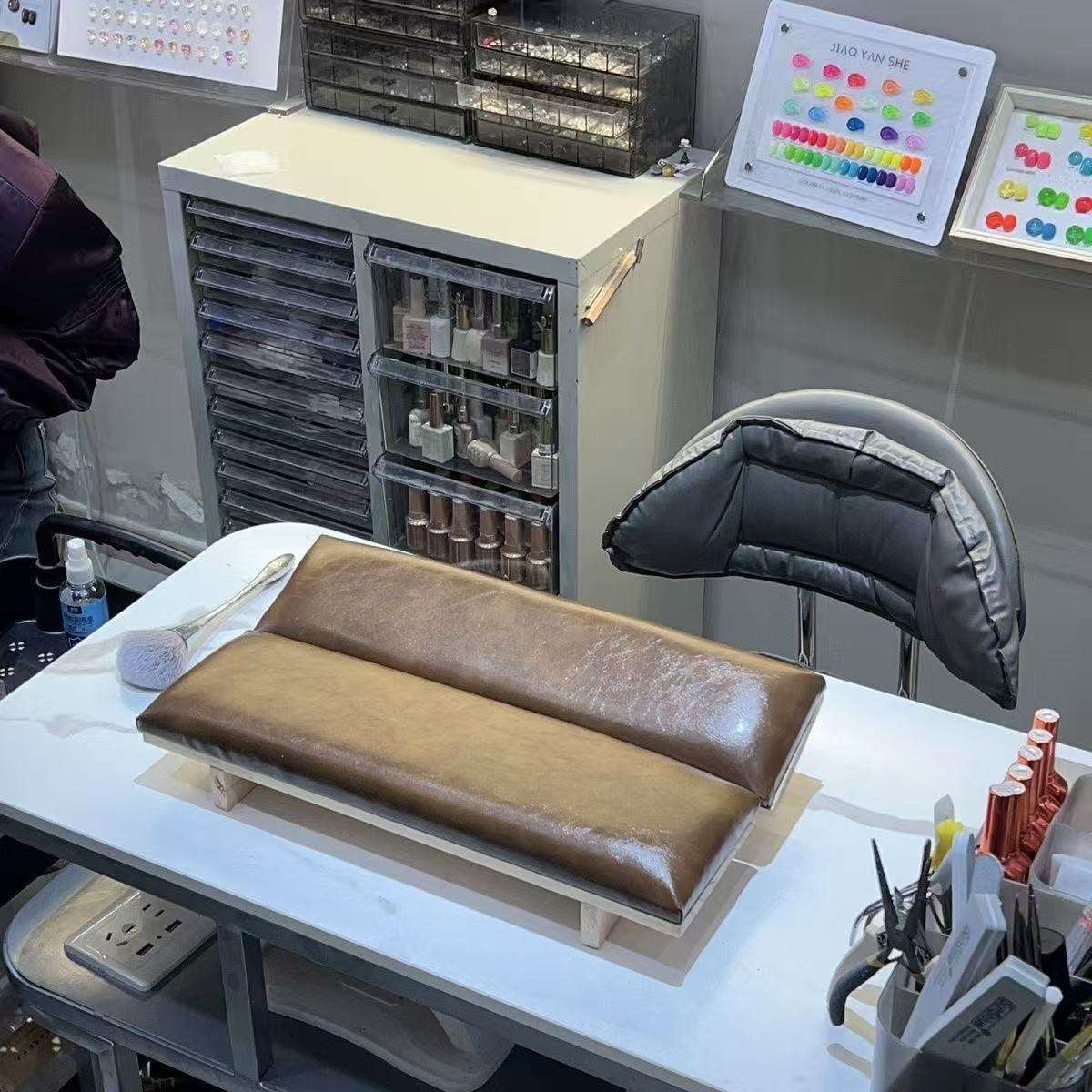 สีน้ำตาล