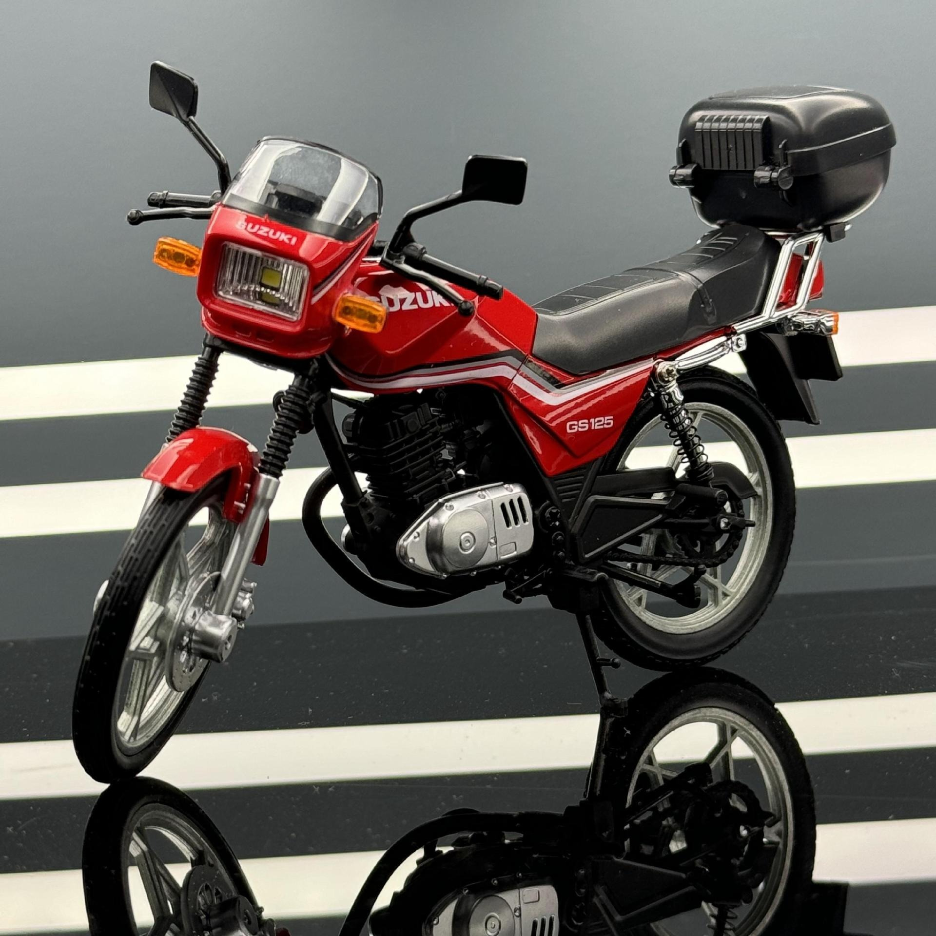 Diecast 1:12 Suzuki GS125 Motorcycle Model with Sound & Light
