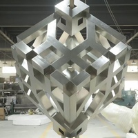 Sculpture géométrique en acier inoxydable en forme de cube, formes abstraites imbriquées pour les espaces modernes / projets commerciaux