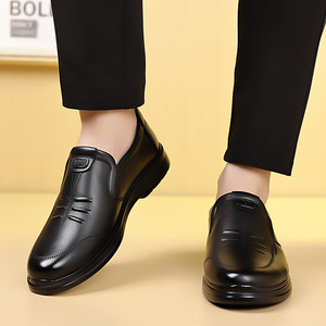 Mocasines de cuero para hombre, negros, con punta redonda, cierre de un solo botón, estilo británico, informales de negocios, tacón plano, sin cordones. - Product Image 3