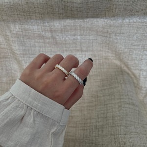 Anillo de Compromiso y Boda Dylam de Lujo Ligero con Corte Marquesa, Banda Eterna de 2.5x5mm, Moissanita de 0.2ct D VVS1 - Product Image 2