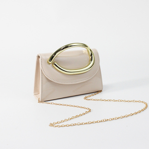 Pochette <span class=keywords><strong>de</strong></span> soirée é<span class=keywords><strong>l</strong></span>égante en PU verni minimaliste avec poignée supérieure ovale en métal doré, petit sac à main pour femme, idéal pour mariage, occasions formelles et usage quotidien - Product Image 2