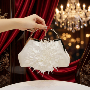 Sac de soirée pour femme 2026, pochette florale en satin, petit sac à main avec fleurs 3D, sac à chaîne détachable, sac à main tendance à poignée supérieure avec motif floral - Product Image 1
