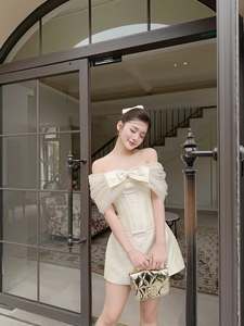 เดรสสั้นเปิดไหล่สำหรับผู้หญิงขายส่ง ดีไซน์หรูหรา โบว์ใหญ่ คอร์เซ็ท เหมาะสำหรับงานปาร์ตี้ งานพรอม งานแต่งงาน งานเลี้ยงฉลอง  รับสั่งทำพิมพ์ลายดิจิทัลบนผ้าซาติน - Product Image 2