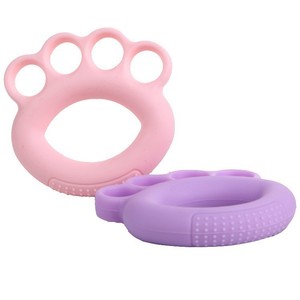 Mordedor de silicona con forma de pata de bebé, chupete rosa y morado para masaje de encías e alivio de la dentición en bebés - Product Image 1