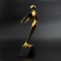 Company Celebration Gold Flying Man Femme Figurine en métal Statuette avec base en cristal noir Trophée commémoratif Récompenses avec ailes