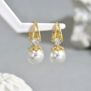 Boucles d'oreilles pendantes élégantes en forme de papillon pour femmes, style rétro américain, plaquées or, zircon haut de gamme, perle, toutes occasions, nouvelle mode - Product Image 3