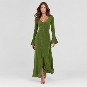 Robe longue décontractée pour femme à manches évasées boutonnées, couleur unie, extensible, avec fente et taille naturelle, idéale pour l'été - Product Image 1