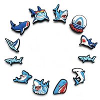 HY Wholesale Breloques de chaussures personnalisées en forme de requin, avec motifs de surf et de couronne, et épingles amusantes en forme d'animaux marins pour la décoration de sabots DIY