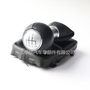 Pomo de Palanca de Cambios de Cuero para Auto, 5 y 6 Velocidades, Audi A3 2000-2003, Ergonómico, con Cubierta Antipolvo Integrada - Product Image 1