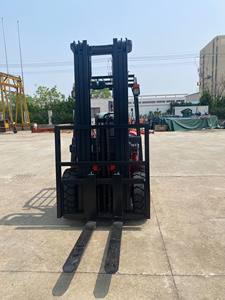 באיכות גבוהה 3 טון ניסן מנוע גז מלגזה 4.5 מ 'מעלית משטח משטח מזרן עבור מסעדות למכירה - Product Image 4