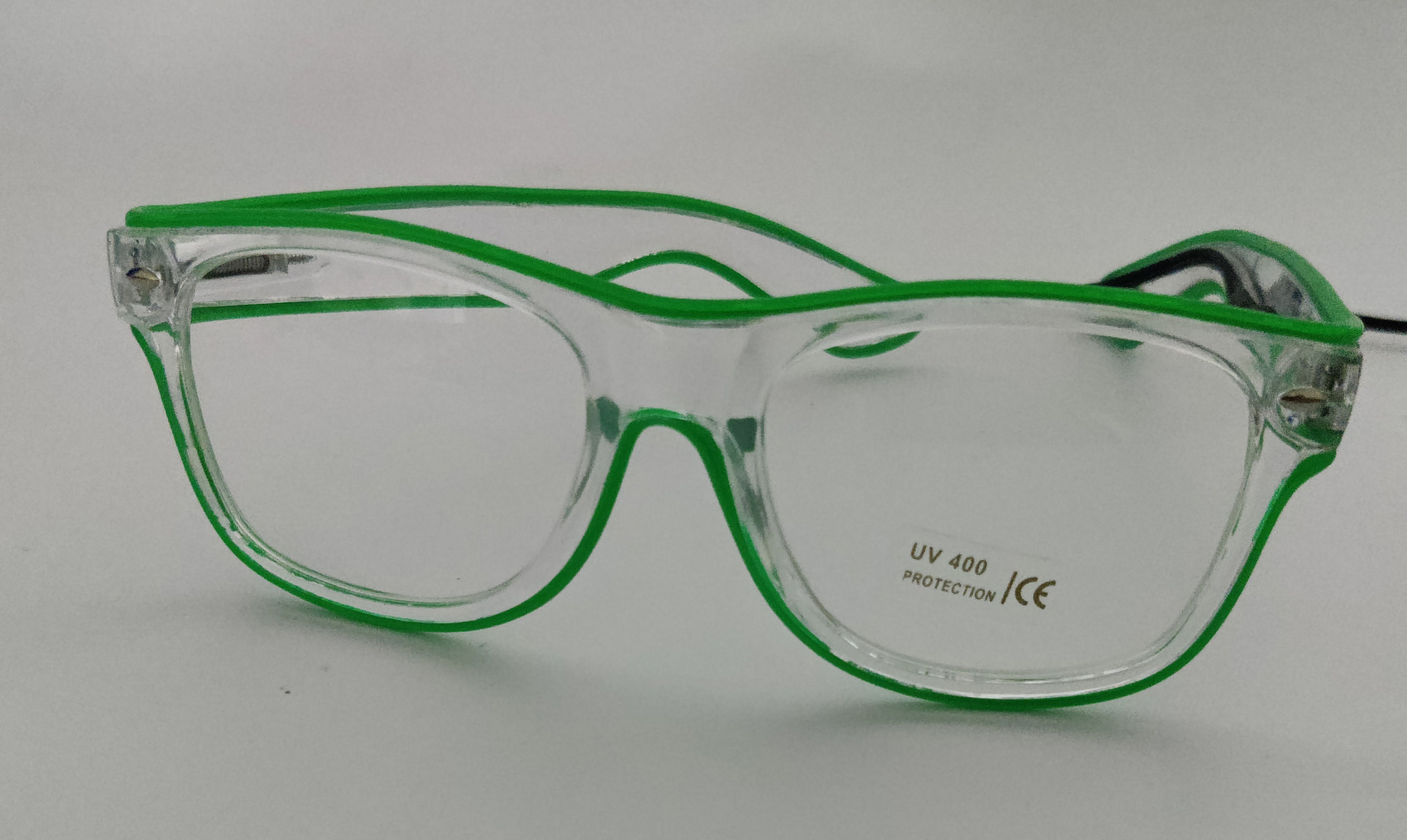 สีเขียว