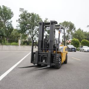 Ce Dieselheftruck Industriële Buitenzijlader Hefhoogte 3000Mm 2.5T Magazijn Automatische/Handgeschakelde Versnellingsbak - Product Image 2