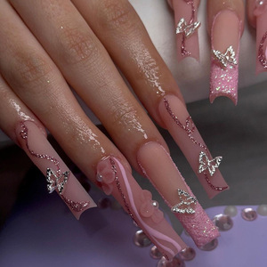 Uñas postizas de gel suave hechas a mano, inspiradas en Y2K, <span class=keywords><strong>con</strong></span> base nude mate, <span class=keywords><strong>mariposas</strong></span> de diamantes de imitación <span class=keywords><strong>y</strong></span> <span class=keywords><strong>flores</strong></span> 3D, venta al por mayor - Product Image 1