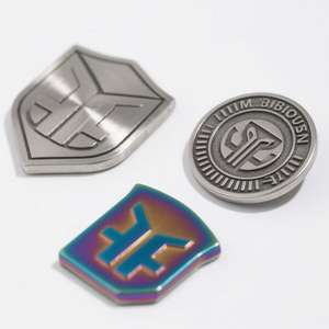 Service de moulage sous pression CNC personnalisé en aluminium et acier inoxydable, fabrication de badges de haute qualité 2D et 3D - Product Image 3