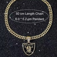 Chaîne cubaine surdimensionnée en alliage de zinc plaqué or 14K, avec pendentif bouclier de pirate sportif orné de strass en cristal, style bling pour fans de streetwear