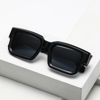 Lunettes de soleil de conception italienne en stock, lunettes de soleil carrées allemandes avec verres foncés