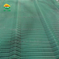 Revêtement en poudre anti-escalade 3D périmètre incurvé clôture préfabriquée 358 mailles matériau de clôture bois traité thermiquement pour les chantiers de construction