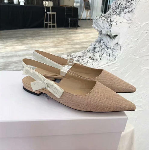 อะพร็อต ไม่มีส้น