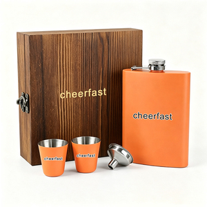 Ensemble de flacons à liqueur noirs personnalisés de 8 oz et flacons à whisky en acier inoxydable avec entonnoir et boîte en bois - Product Image 2