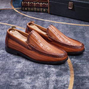 รองเท้ากีฬาผู้ชายคุณภาพสูง ปี 2026 ขายดีที่สุด หนังวัวแท้หรูหราและมันวาว ปลายแหลม เพิ่มความสูง - Product Image 1