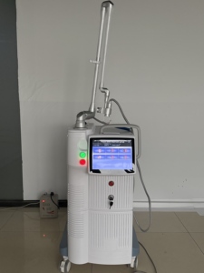 Láser Fraccional de CO2 de 10600nm y 60W con Enfriamiento por Agua/Aire para Tratamiento de Cicatrices de Acné y Rejuvenecimiento de la Piel - Uso Comercial - Product Image 4