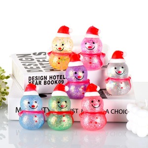 Jouet anti-stress en TPR texturé et pailleté en forme de Père Noël, poupée simulée à rebond lent, idéal pour la vente en gros et les fêtes de Noël - Product Image 6