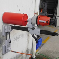 Support de perceuse électrique vertical robuste fabriqué à Taïwan avec base de fixation par aspiration sous vide, utilisé avec un compresseur d'air