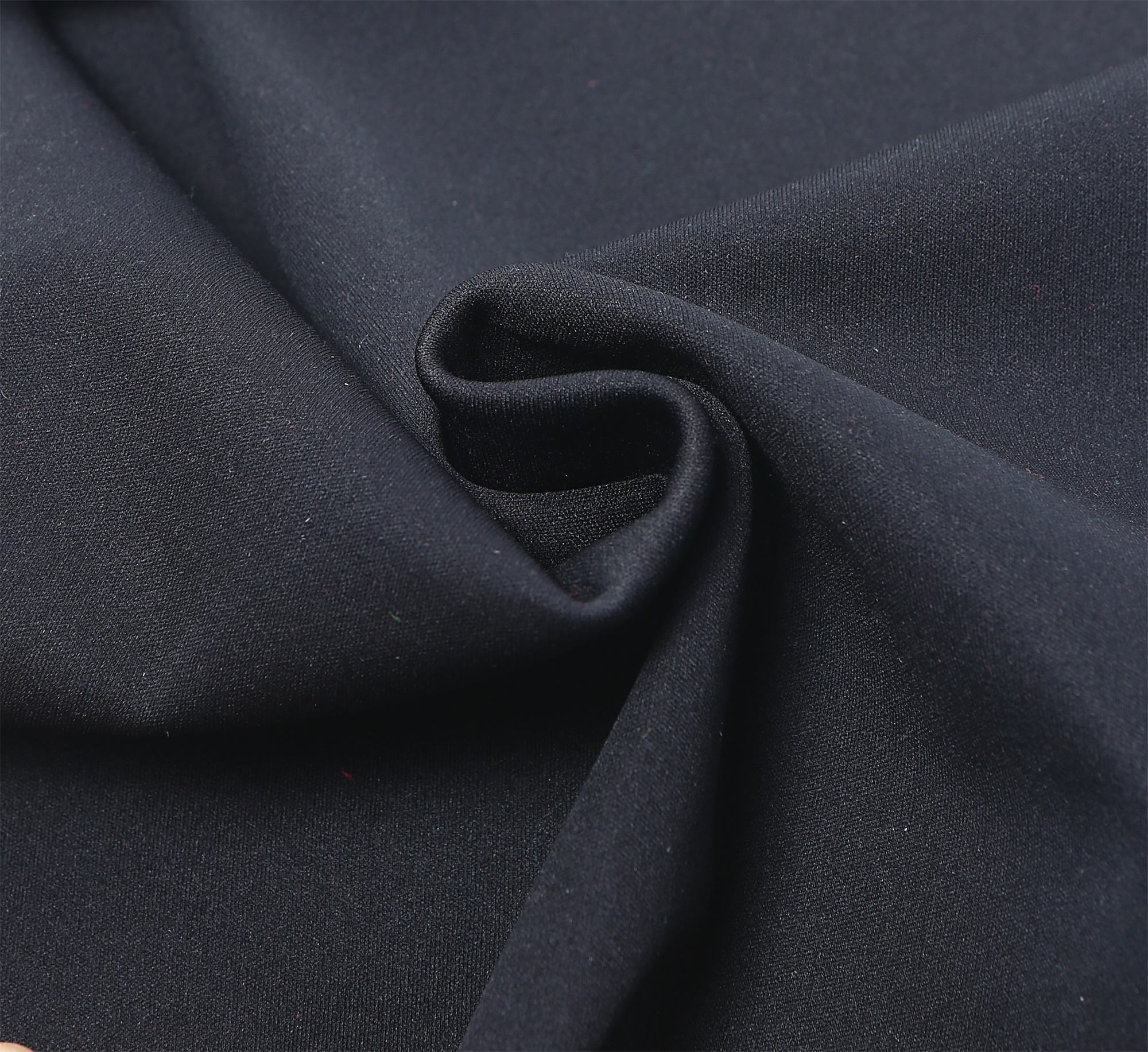 สีเทาเข้ม