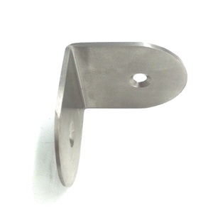 Support d'angle mural en acier, bois et aluminium avec design triangulaire pour support de coin de lit - Product Image 3