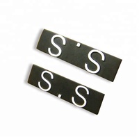 Offre Spéciale personnalisé moulage d'aluminium 3D Logo autocollant plaque signalétique étiquettes d'emballage pour ordinateur caméra écouteur avec Logo de marque personnalisé