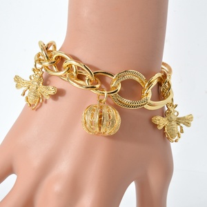 ZeadearJewelry - Pulseras Personalizadas con Dijes de Flores, Bolas, Mariposas y Peces Dorados, Chapadas en Oro de 14K para Mujer - Product Image 6
