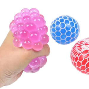 Juguete antiestrés para niños: Bola de malla de goma con purpurina, juguete sensorial para apretar, bola de uva blandita de malla para aliviar el estrés - Product Image 4