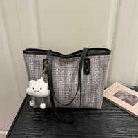 Tas Tote Rajut Tweed Vintage Grosir Pabrik, Gantungan Awan Bulu Lucu, Kapasitas Besar, Tas Selempang Belanja Kasual Wanita