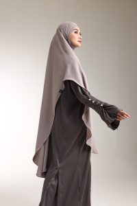 Ensemble Abaya en Soie Royale Élégant Effet Ombré avec Poignets Plissés, Idéal pour le Wudhu et le Quotidien - Product Image 3
