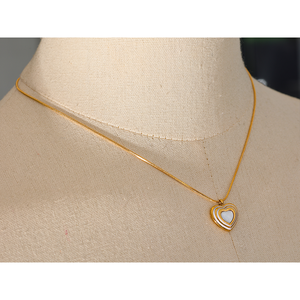 JINYOU 1194 Collana con Ciondolo a Cuore in Conchiglia Naturale in Acciaio Inossidabile 316L per Donne, Gioiello Romantico Dorato, Bijoux Regalo - Product Image 2