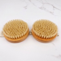 Brosse corporelle ronde en bois de hêtre avec logo personnalisé, poils de sanglier naturels, brosse exfoliante pour le bain, pour un nettoyage en profondeur de la peau