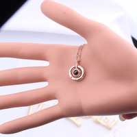 Q768 Valentijn Ik Hou Van Jou 100 Talen Ketting Dames Romeinse Projectie op Ronde Onyx Hanger Liefdesherinnering Sleutelbeen Ketting