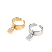 Modeschmuck Alltag 18 Karat Gold PVD-beschichtet DIY Gravur Logo Edelstahl Breites Schloss Offener verstellbarer Ring Frauen Männer Geschenke