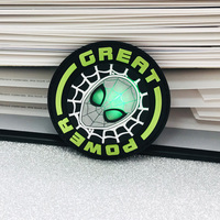 Écussons de drapeau 3D en silicone PVC de luxe personnalisés, badges de marque en caoutchouc personnalisés avec fermeture auto-agrippante pour vêtements d'extérieur