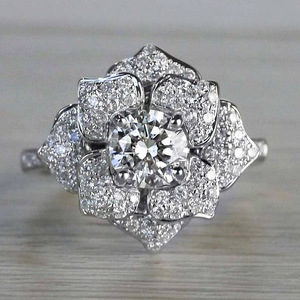 Anello a forma di fiore dal design elegante per l'uso quotidiano da parte delle donne - Product Image 1
