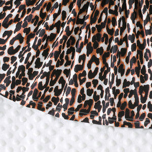 Ensemble deux pièces d'été mignon pour bébés filles, style décontracté, haut court sans manches et jupe imprimée léopard, style actif - Product Image 6