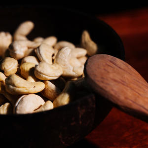 Nueces de Anacardo Grado W180 Calidad Premium con Certificación Orgánica USDA/UE de África, Nueces de Anacardo Enteras en Bolsas al Vacío - Product Image 1